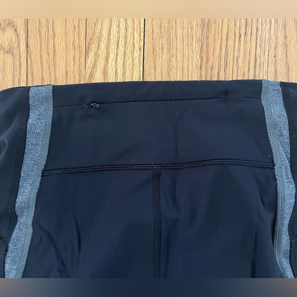 Lululemon Black Leggings with Grey Detailing (Size 6) - Picture 8 of 9